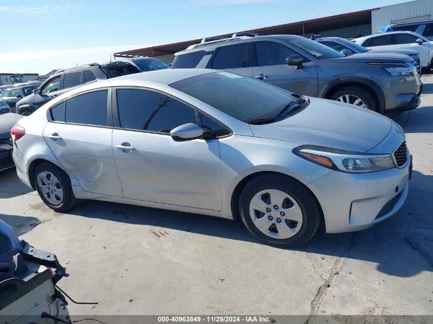 VIN 3KPFK4A7XHE157965 2017 KIA Forte, LX no.13