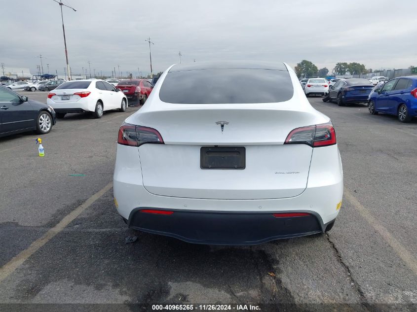 VIN 7SAYGDEE0NF343591 2022 TESLA MODEL Y no.16