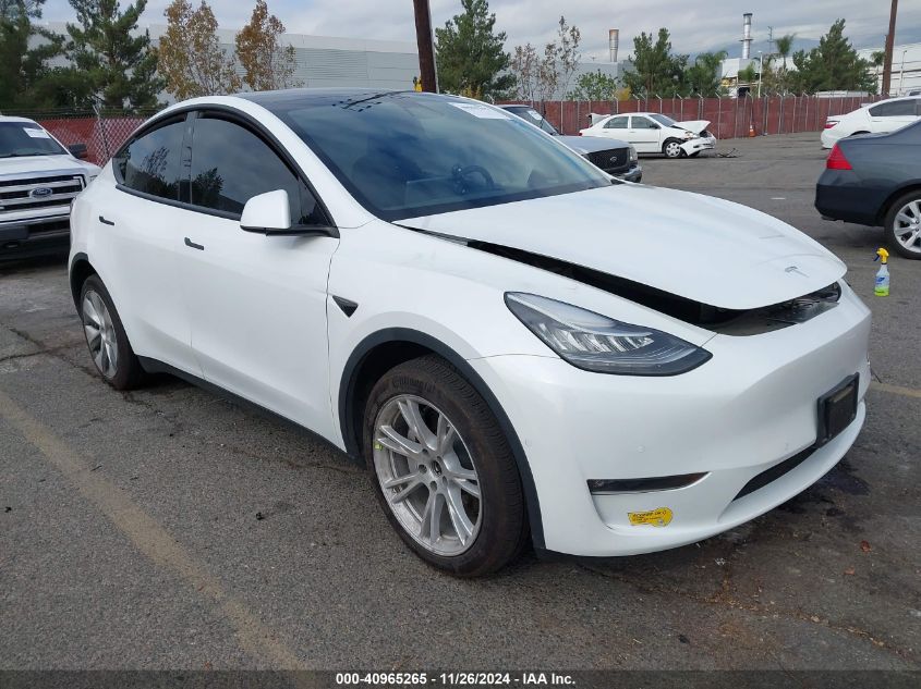 VIN 7SAYGDEE0NF343591 2022 TESLA MODEL Y no.1