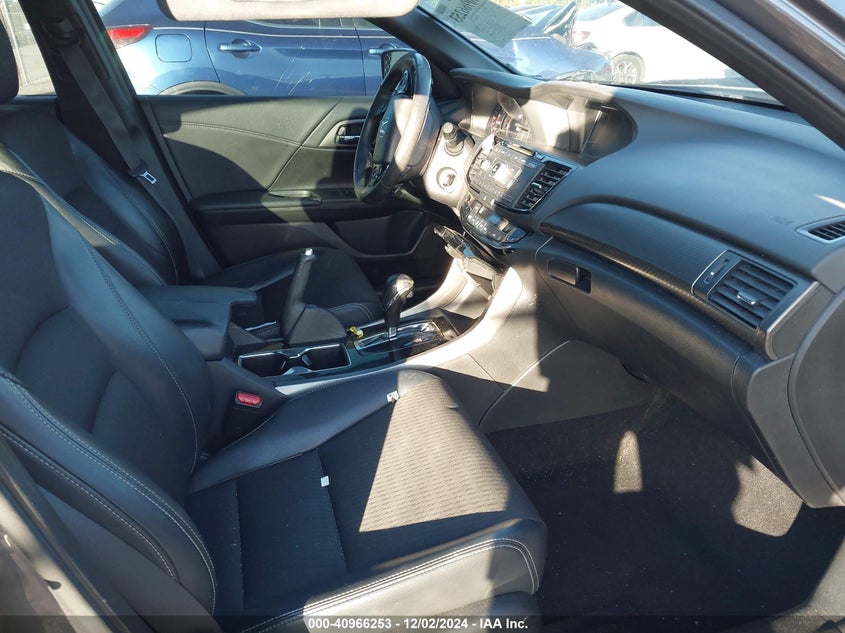 2017 HONDA ACCORD VIN: 1HGCR2F50HA133818
