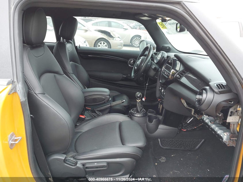 2016 MINI COOPER VIN: WMWXP7C51G2C61145