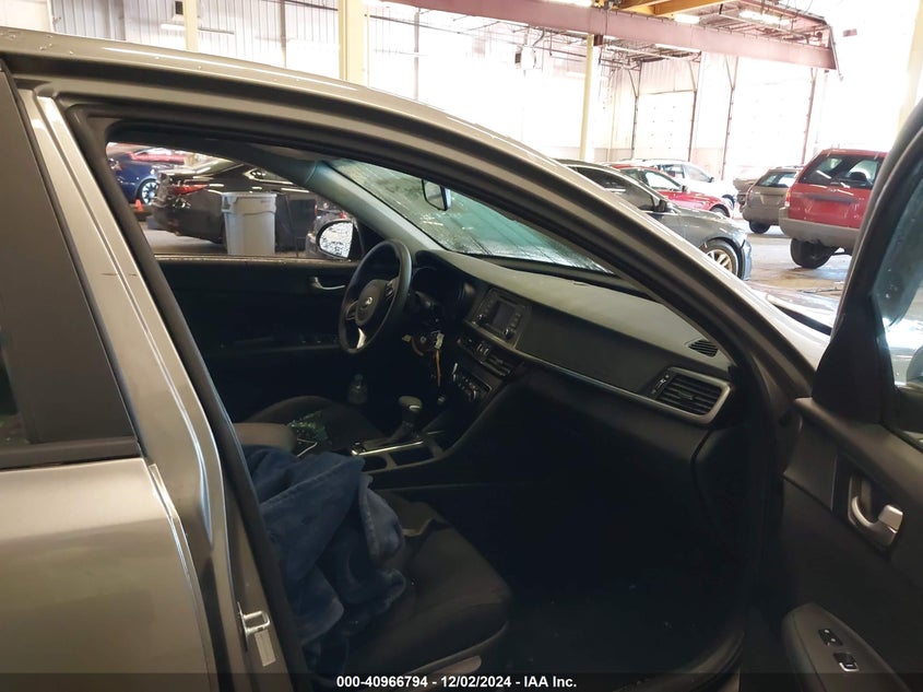 2016 KIA OPTIMA VIN: 5XXGT4L33GG081782
