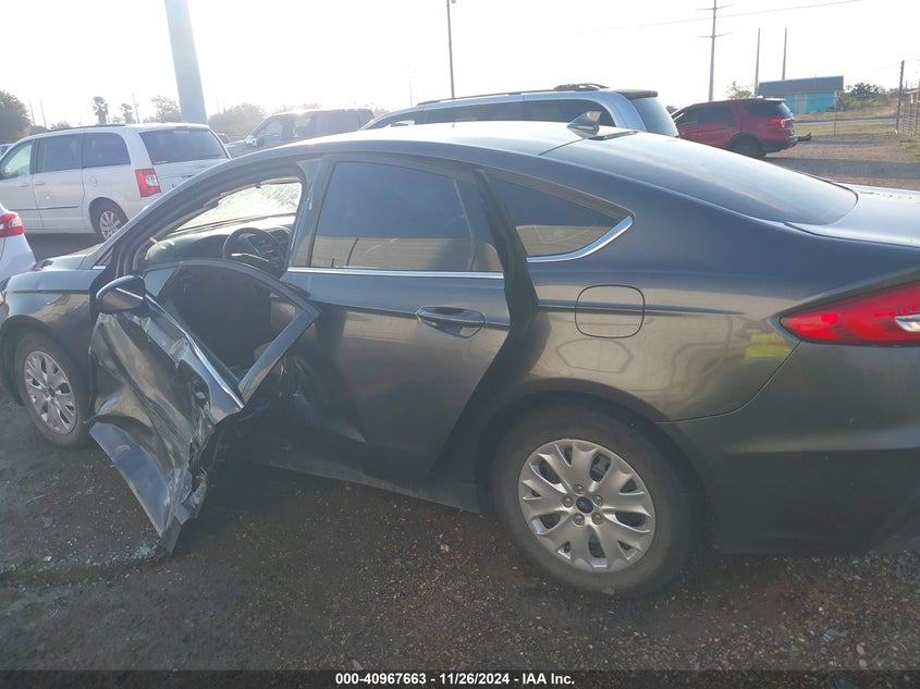 2020 FORD FUSION VIN: 3FA6P0G74LR135520
