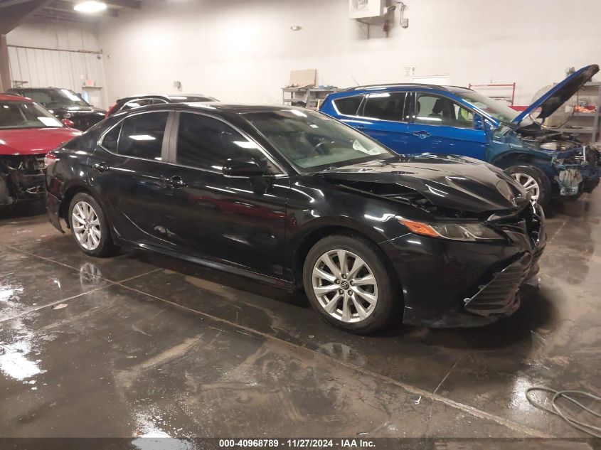 VIN 4T1B11HK6JU552142 2018 Toyota Camry, LE no.1