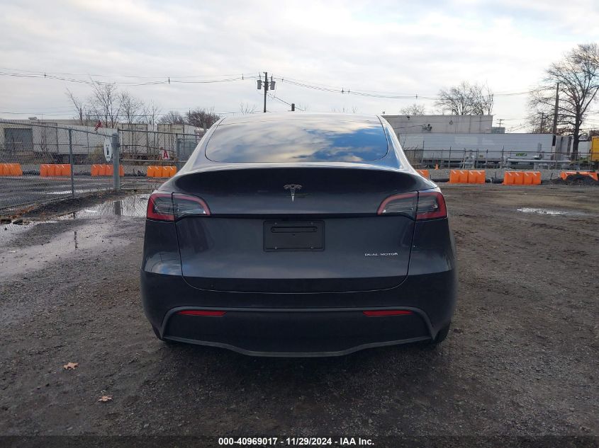 2024 Tesla Model Y Long Range Dual Motor All-Wheel Drive VIN: 7SAYGAEE0RF111500 Lot: 40969017