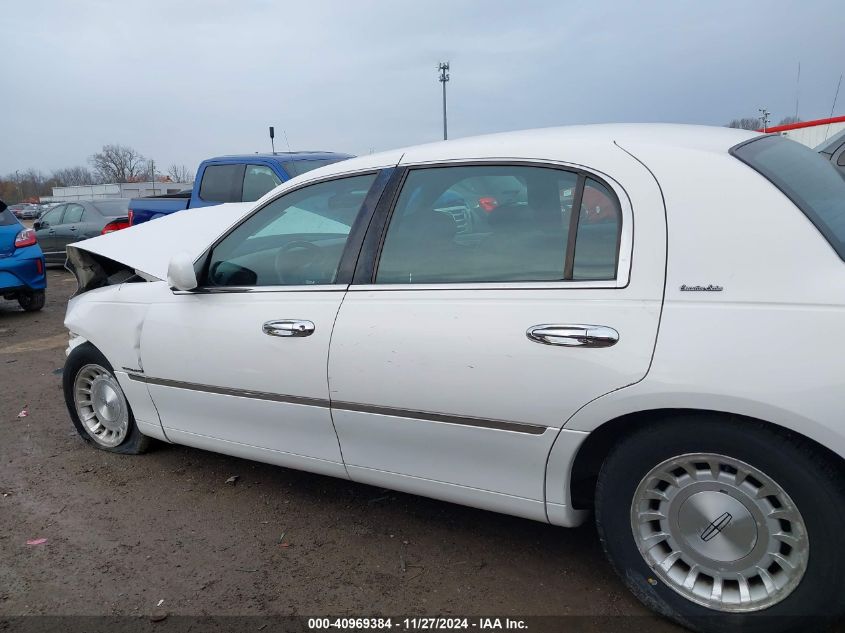 1998 Lincoln Town Car Executive VIN: 1LNFM81WXWY706401 Lot: 40969384