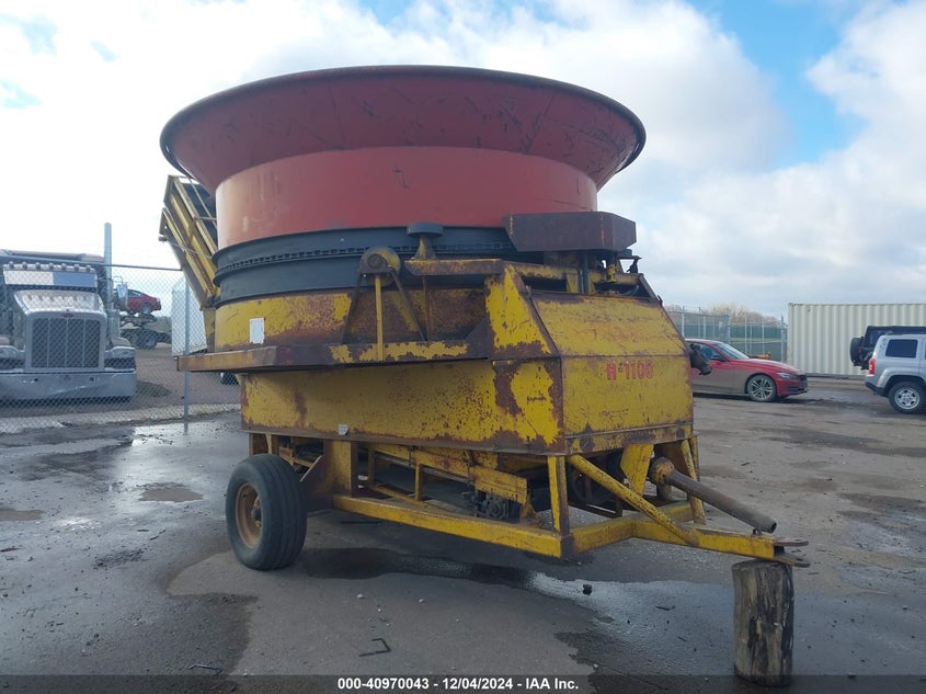 2000 HAYBUSTER H1100