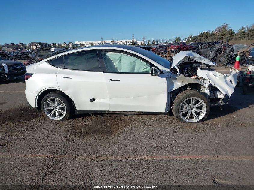 2022 Tesla Model Y Long Range Dual Motor All-Wheel Drive VIN: 7SAYGDEE5NF362492 Lot: 40971370