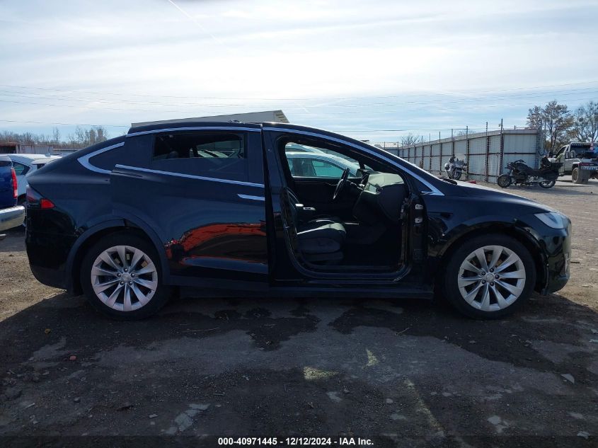 2017 Tesla Model X 100D/75D/90D VIN: 5YJXCDE29HF076840 Lot: 40971445