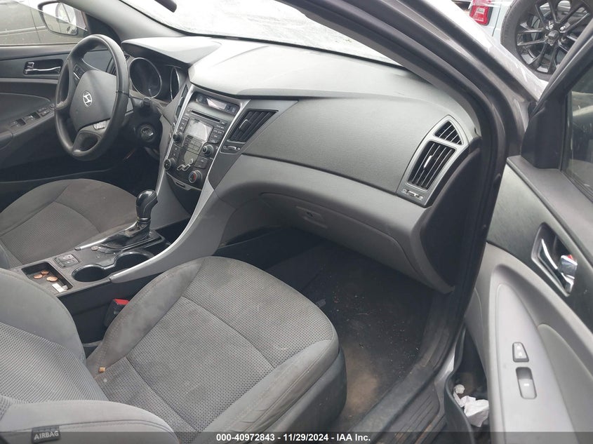 2013 HYUNDAI SONATA VIN: 5NPEB4AC4DH747156