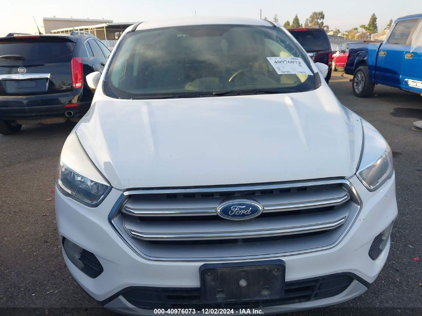 VIN 1FMCU9GD8HUC98666 2017 FORD ESCAPE SE