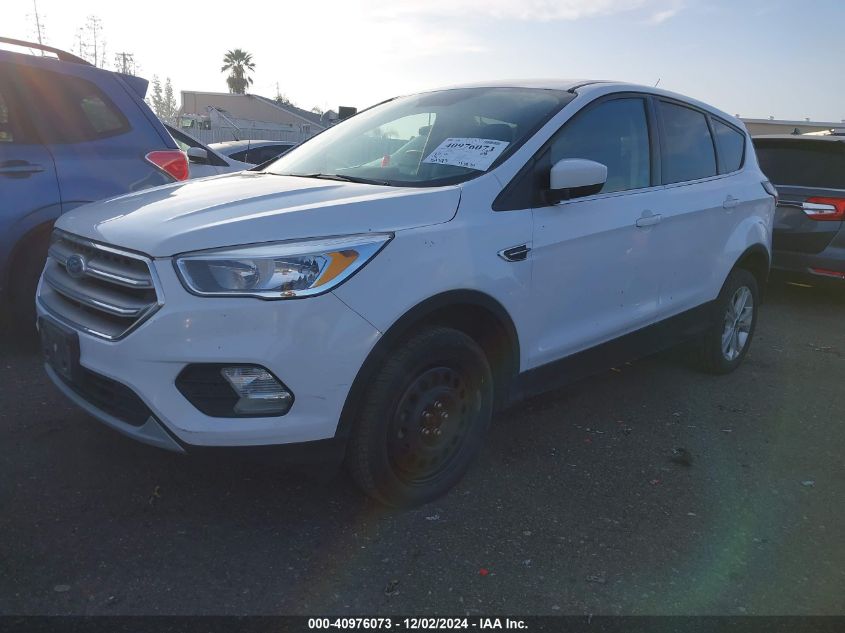 VIN 1FMCU9GD8HUC98666 2017 FORD ESCAPE SE