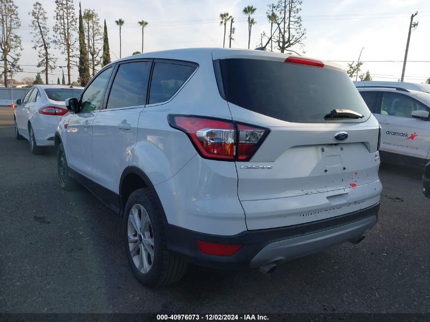 VIN 1FMCU9GD8HUC98666 2017 FORD ESCAPE SE