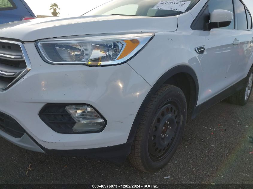 VIN 1FMCU9GD8HUC98666 2017 FORD ESCAPE SE
