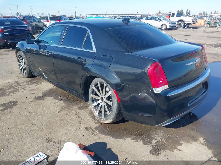 VIN 2C3CCAAG4FH818149 2015 CHRYSLER 300 no.3