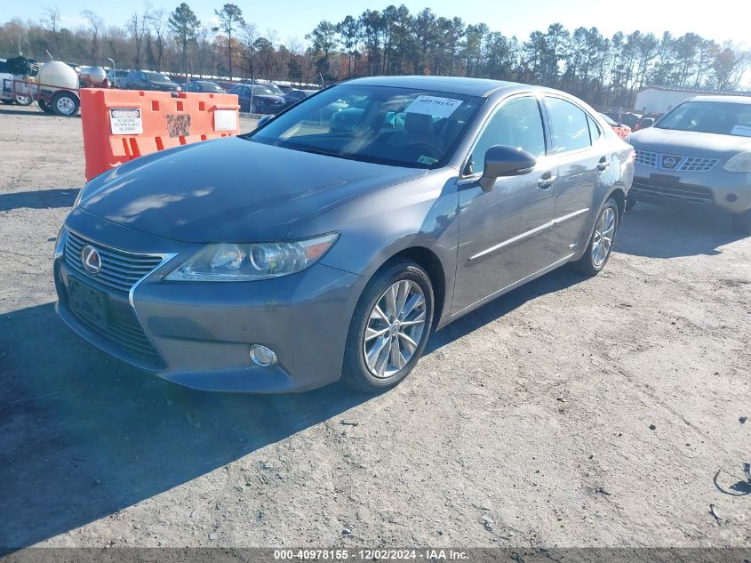 VIN JTHBW1GG5D2029244 2013 Lexus ES, 300H no.2