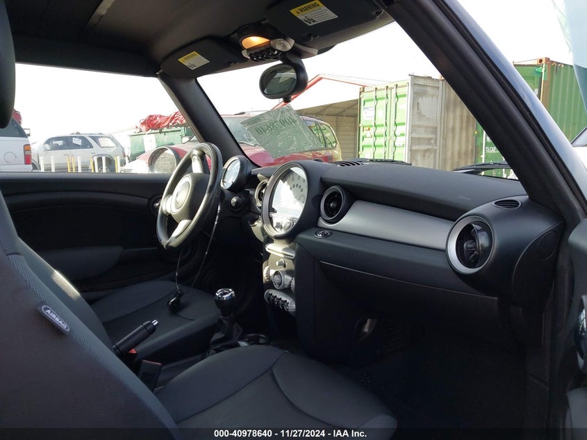 2009 MINI COOPER VIN: WMWMR33579TZ18529