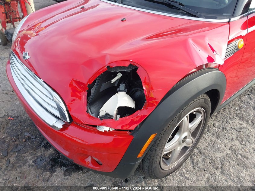 2009 MINI COOPER VIN: WMWMR33579TZ18529