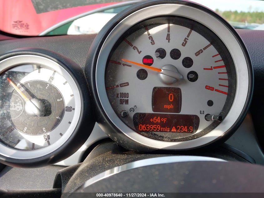 2009 MINI COOPER VIN: WMWMR33579TZ18529