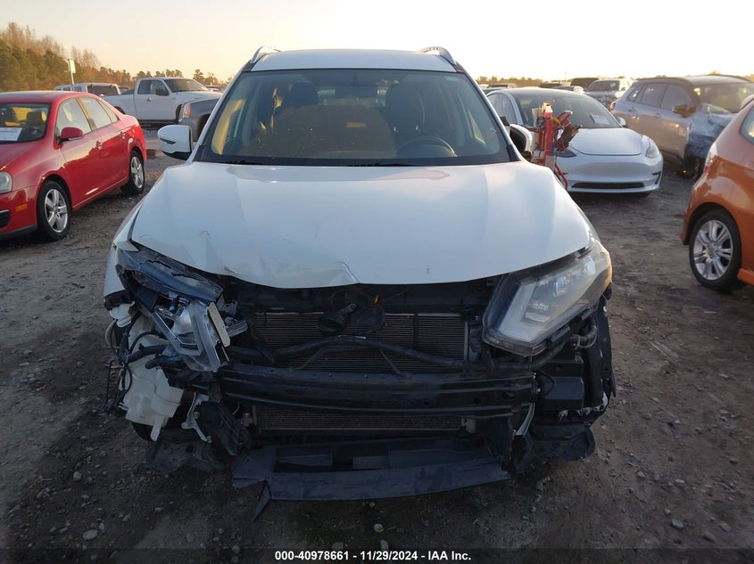 2017 NISSAN ROGUE SV - KNMAT2MT0HP556971