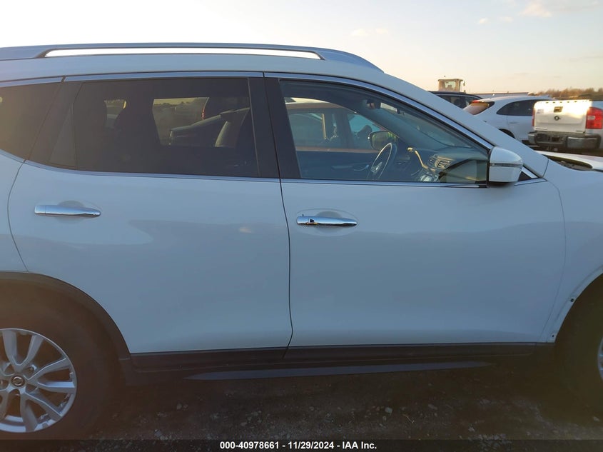2017 NISSAN ROGUE SV - KNMAT2MT0HP556971