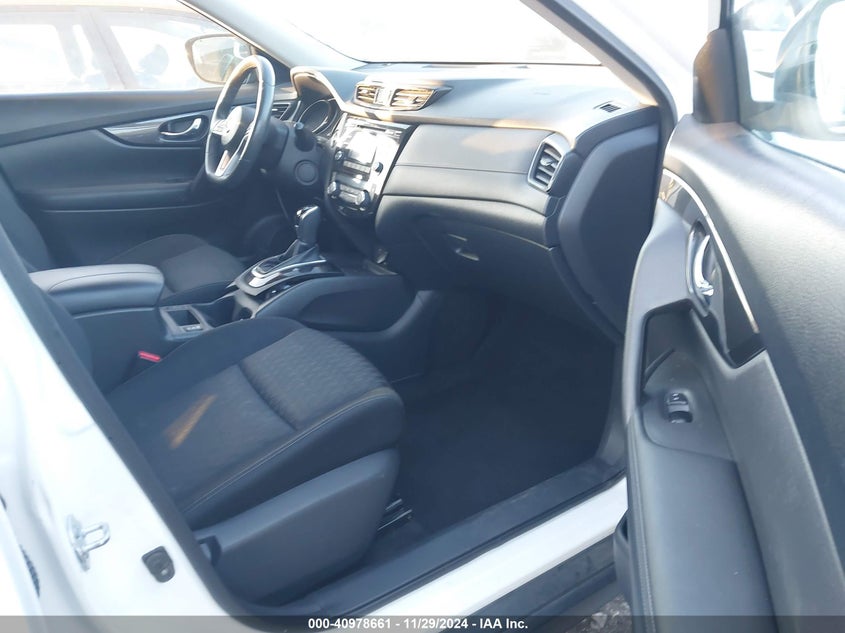 2017 NISSAN ROGUE SV - KNMAT2MT0HP556971