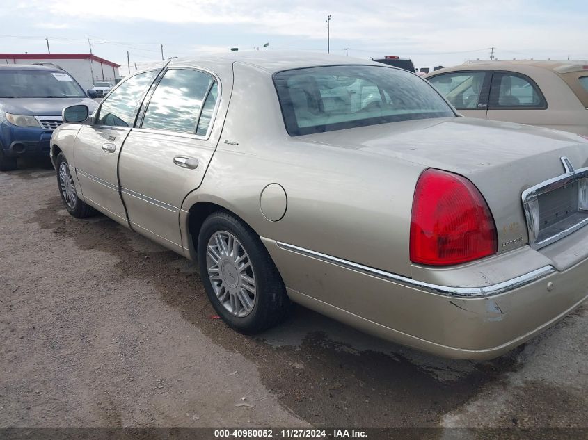 2005 Lincoln Town Car Signature VIN: 1LNHM81W95Y602196 Lot: 40980052