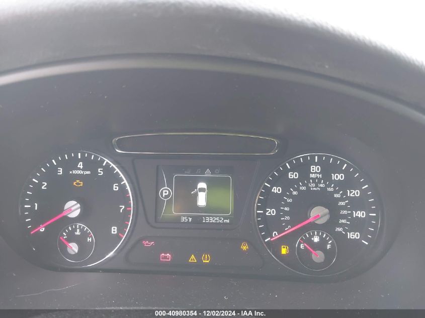 2016 KIA SORENTO 2.4L LX VIN: 5XYPGDA31GG158734