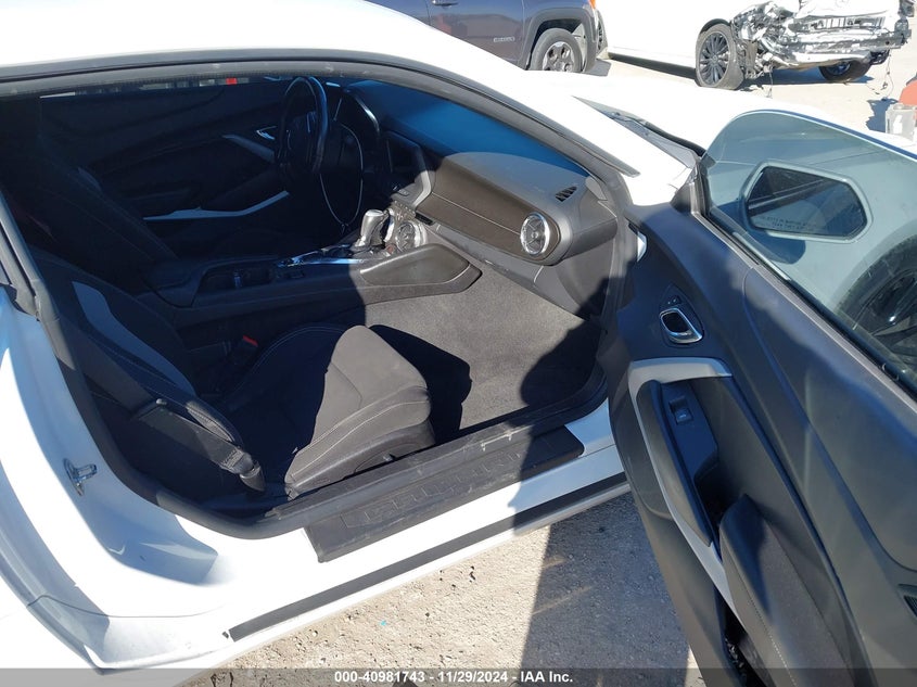 2019 CHEVROLET CAMARO VIN: 1G1FB1RS8K0105461