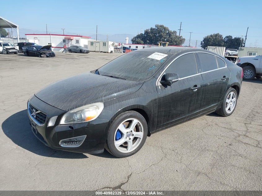 Vin: yv1612fs5d2221156, lot: 41472145, volvo s60 t5 platinum 20132
