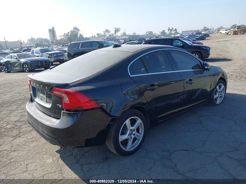 Vin: yv1612fs5d2221156, lot: 41472145, volvo s60 t5 platinum 20134