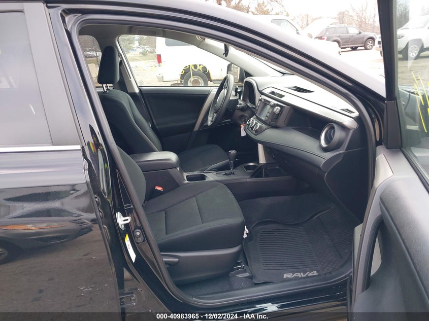 2018 TOYOTA RAV4 LE VIN: 2T3BFREVXJW821264