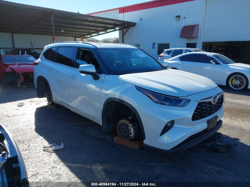 2022 Toyota Highlander, Xle