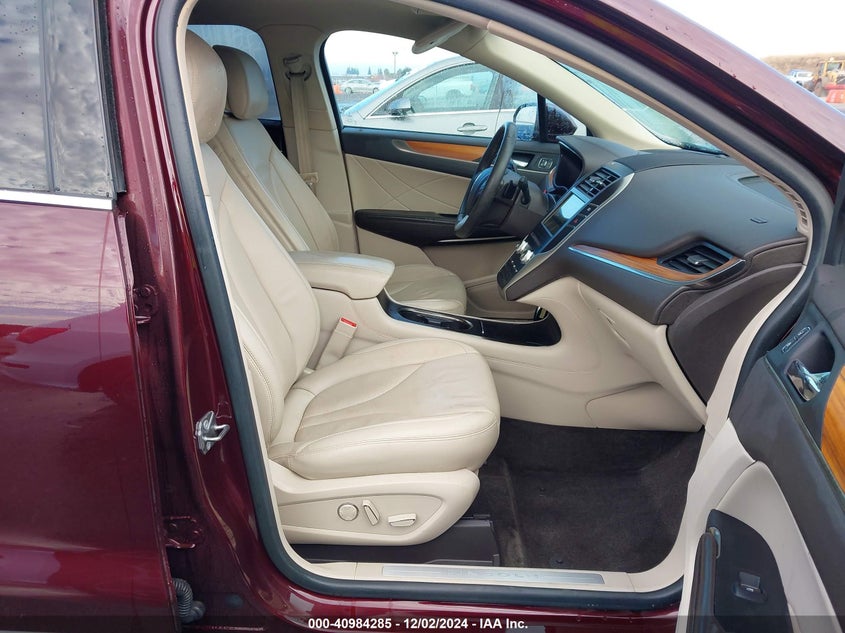 VIN 5LMCJ2D99JUL18829 2018 LINCOLN MKC SELECT
