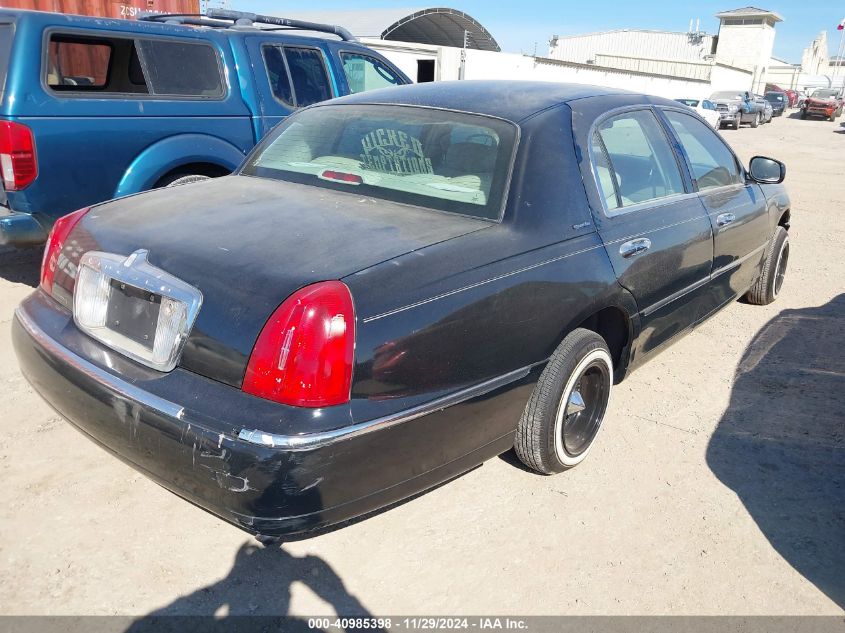 2001 Lincoln Town Car Signature VIN: 1LNHM82WX1Y685159 Lot: 40985398