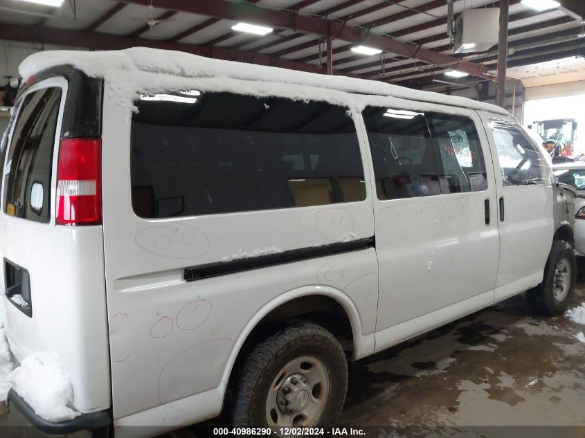 VIN 1GAZGMFG9H1190023 2017 CHEVROLET EXPRESS 3500 no.4