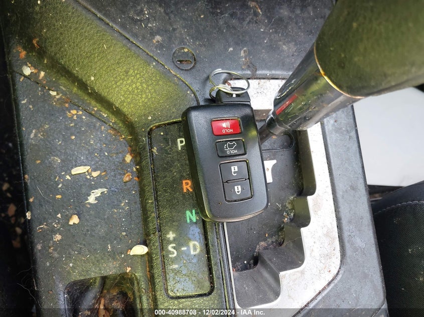 2018 TOYOTA RAV4 HYBRID XLE - JTMRJREV7JD203040