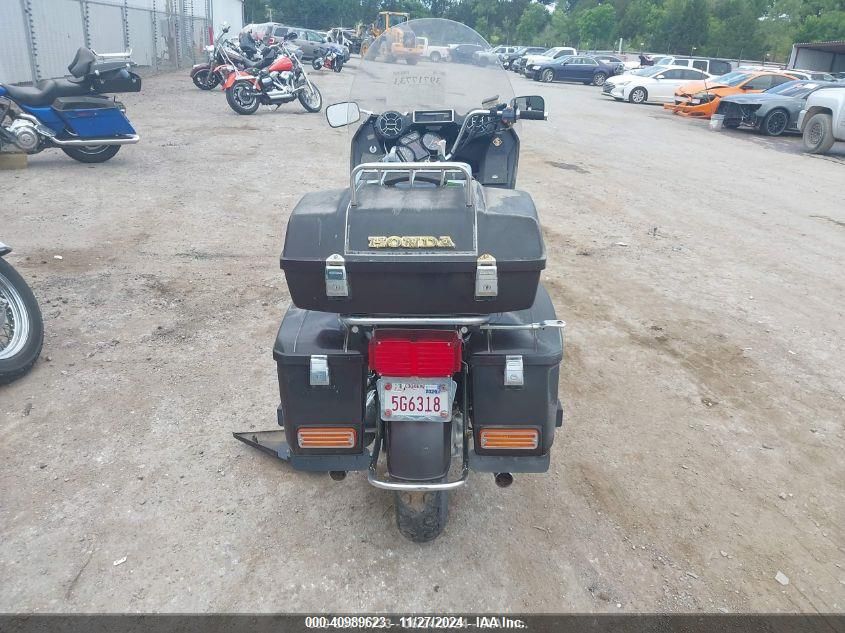 1981 Honda Gl1100 I VIN: 1HFSC0210BA101984 Lot: 40989623