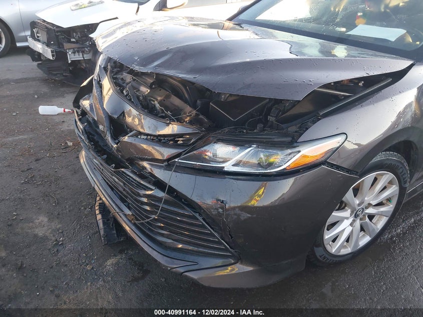 2018 TOYOTA CAMRY VIN: 4T1B11HK2JU648513