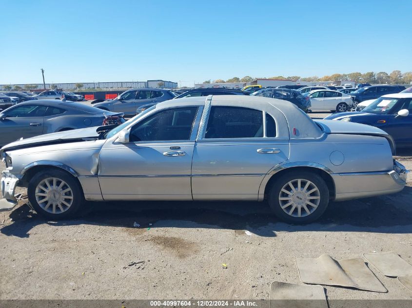 2007 Lincoln Town Car Signature VIN: 1LNHM81W97Y623780 Lot: 40997604