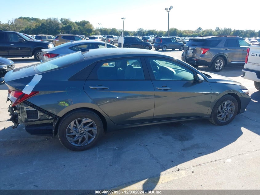 2024 HYUNDAI ELANTRA VIN: KMHLM4DG8RU799348