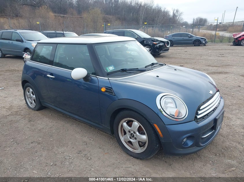2011 MINI COOPER VIN: WMWSU3C55BT095322