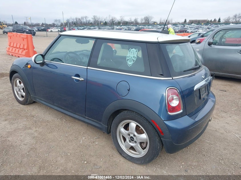 2011 MINI COOPER VIN: WMWSU3C55BT095322