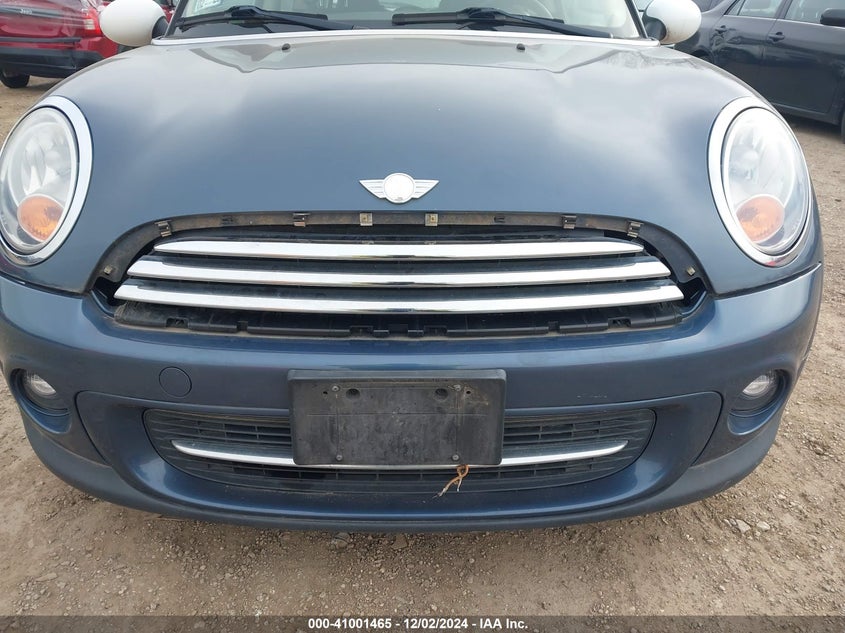 2011 MINI COOPER VIN: WMWSU3C55BT095322