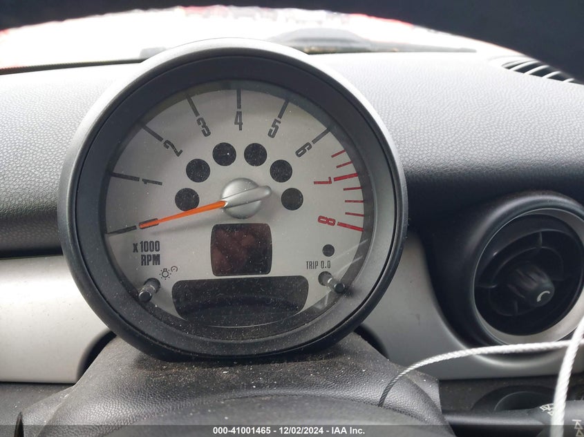 2011 MINI COOPER VIN: WMWSU3C55BT095322