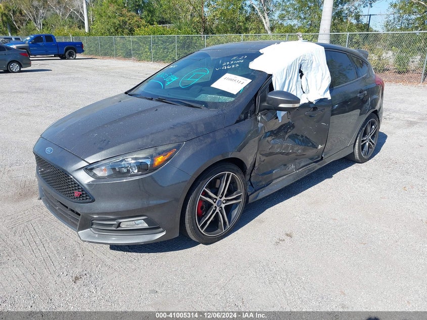Vin: 1fadp3l97jl299632, lot: 41495209, ford focus st 20182