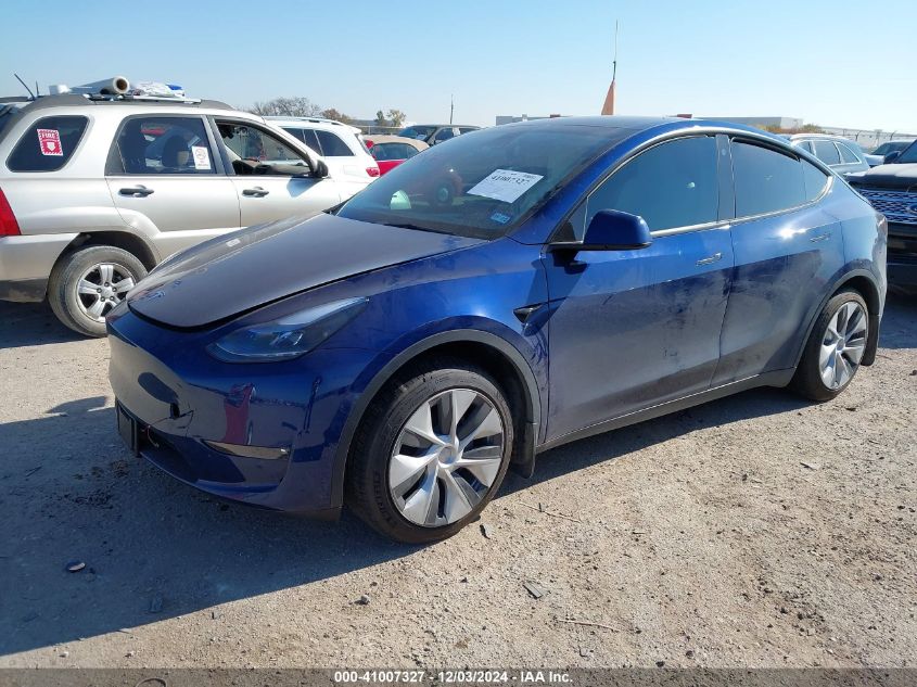 VIN 7SAYGDEE1PF635916 2023 TESLA MODEL Y no.2