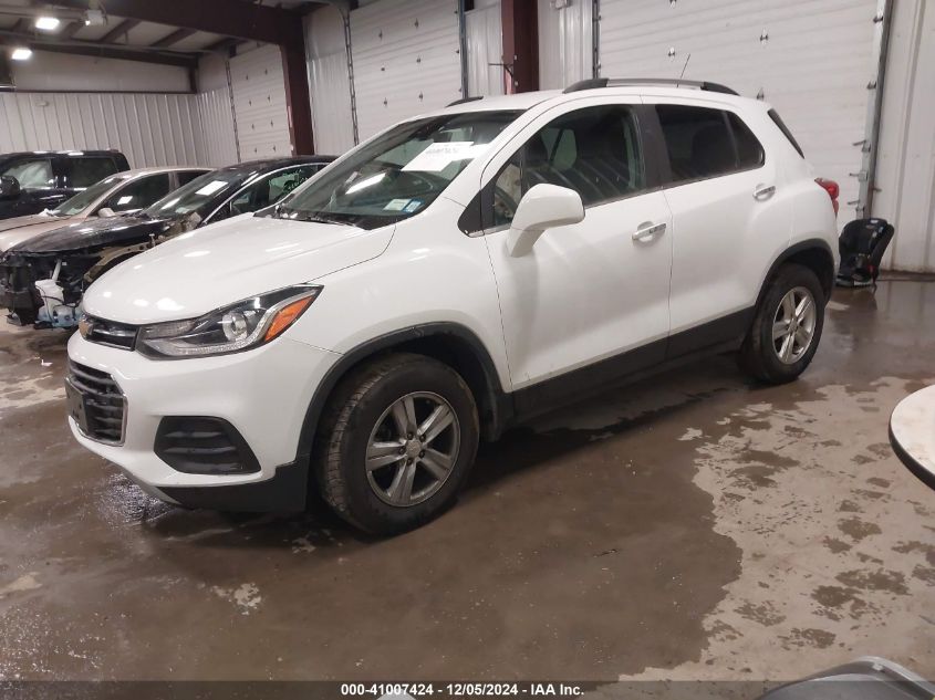 VIN KL7CJPSB4KB929775 2019 Chevrolet Trax, LT no.2