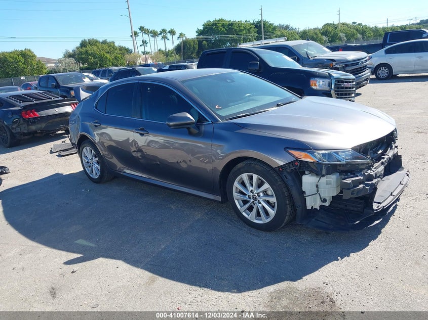 TOYOTA CAMRY LE 2022