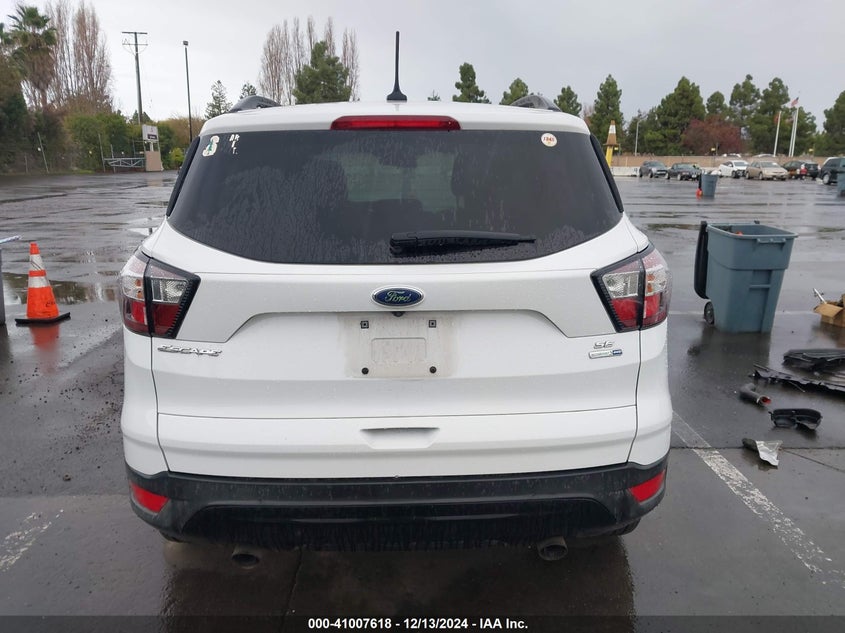 VIN 1FMCU9GD8JUB14669 2018 FORD ESCAPE SE